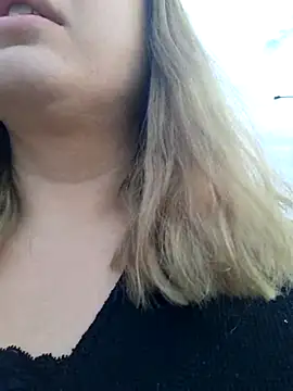 Snapshot of cansuozell chatting on 11-26-25, 05:41 cansuozell online show from 11-26-25, 05:41