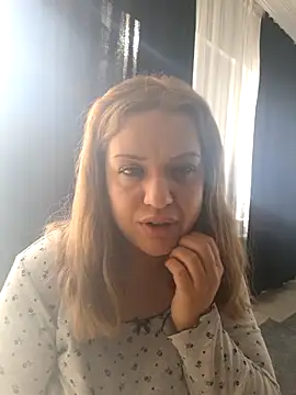 Snapshot of cansuozell chatting on 12-14-25, 08:09 cansuozell online show from 12-14-25, 08:09