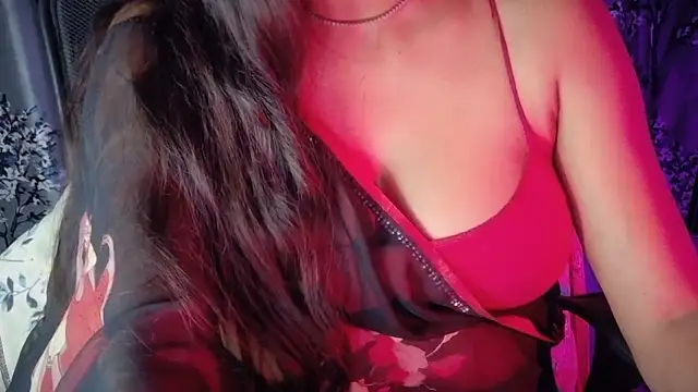 Snapshot of SexyAndHottie chatting on 11-10-25, 04:17 SexyAndHottie online show from 11-10-25, 04:17