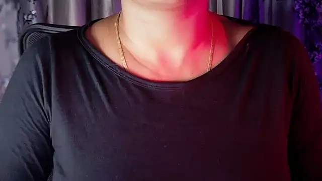 Snapshot of SexyAndHottie chatting on 02-22-26, 06:28 SexyAndHottie online show from 02-22-26, 06:28