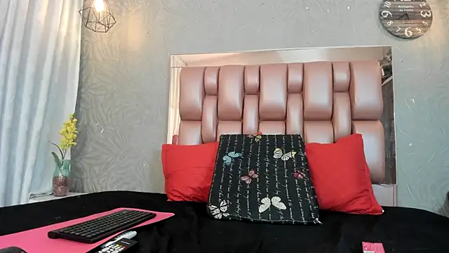 KOURTNEY-- online show from 11-10-25, 02:10