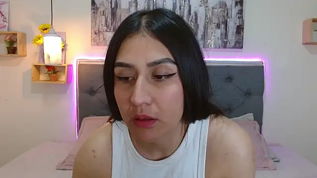 mia aira online show from 09-10-25, 03:12