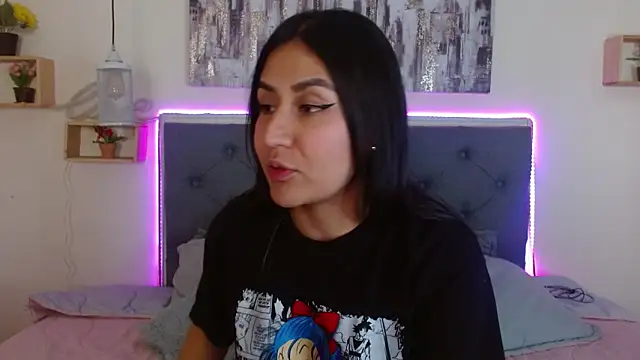 mia aira online show from 10-04-25, 02:59