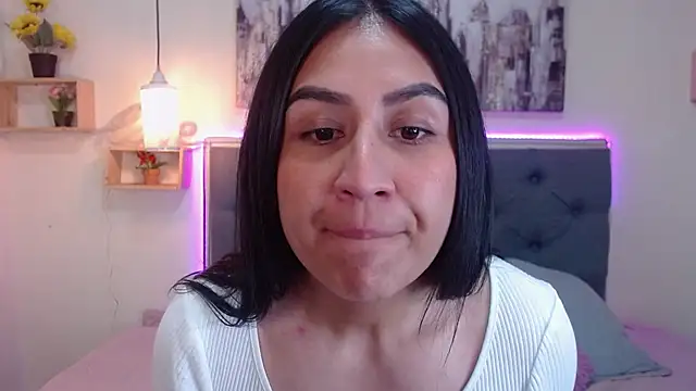 mia aira online show from 10-10-25, 03:11