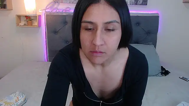 mia aira online show from 10-14-25, 05:03