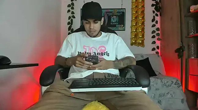 Snapshot of mikee_scooth chatting on 01-12-25, 07:10 mikee scooth online show from 01-12-25, 07:10