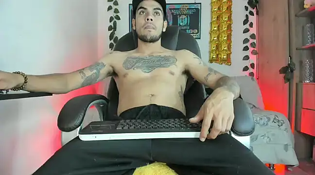 Snapshot of mikee_scooth chatting on 01-14-25, 03:32 mikee scooth online show from 01-14-25, 03:32