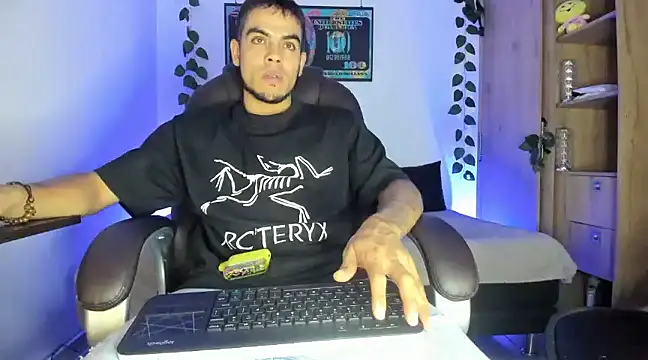 Snapshot of mikee_scooth chatting on 03-07-25, 03:29 mikee scooth online show from 03-07-25, 03:29