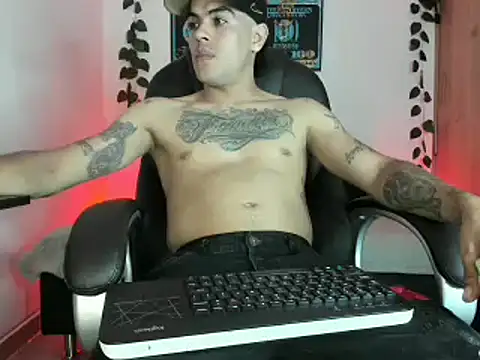 Snapshot of mikee_scooth chatting on 03-23-25, 12:36 mikee scooth online show from 03-23-25, 12:36