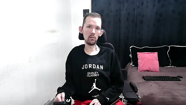 Sophia and Thomas online show from 02-23-25, 09:44