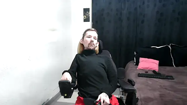 Sophia and Thomas online show from 03-01-25, 09:40