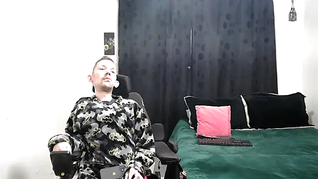 Sophia and Thomas online show from 03-09-25, 09:57