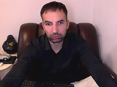 Snapshot of Leo_1617 chatting on 10-19-25, 04:29 Leo 1617 online show from 10-19-25, 04:29
