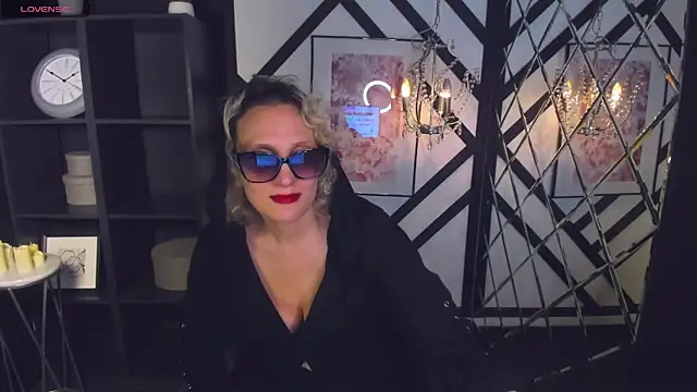 Queen Anna  online show from 01-14-25, 08:04