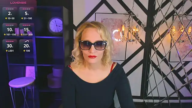 Snapshot of Queen_Anna_ chatting on 05-21-26, 05:58 Queen Anna online show from 05-21-26, 05:58