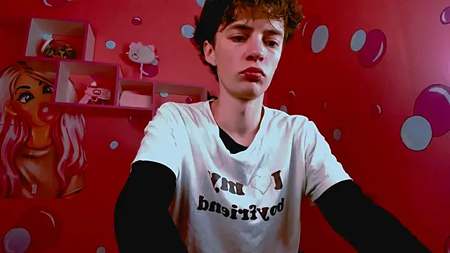 Snapshot of LukeSweet chatting on 12-04-25, 11:08 LukeSweet online show from 12-04-25, 11:08