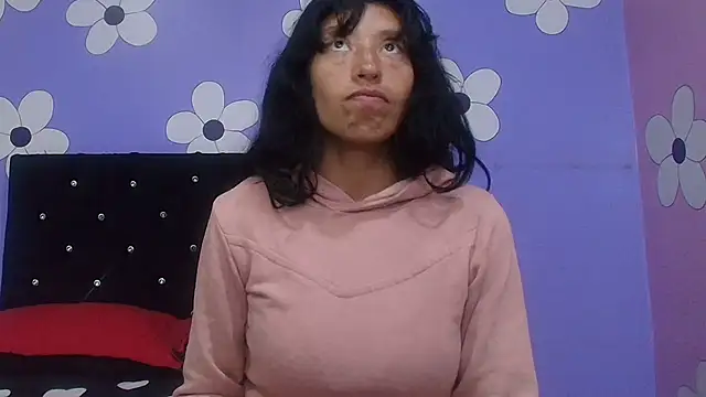 karolinee 66  online show from 03-04-26, 04:18