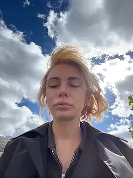 SandraCarter online show from 04-27-26, 07:17