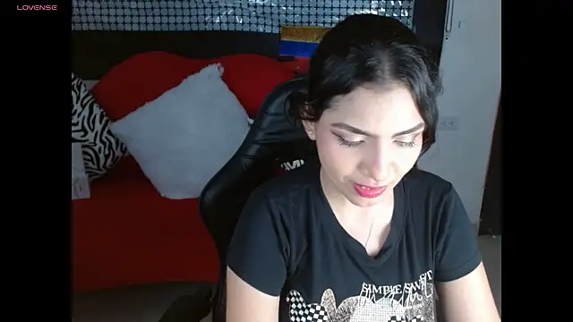 Carolaine69  online show from 07-04-26, 02:23