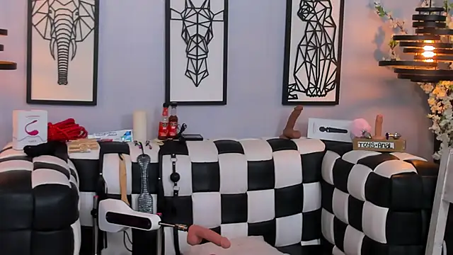 SARAFOXX  online show from 12-19-24, 05:50