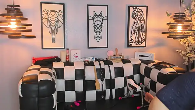 SARAFOXX  online show from 01-04-25, 02:35