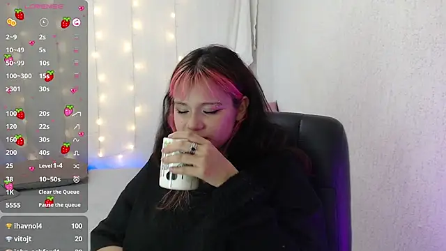 mixie cute online show from 12-20-24, 01:14