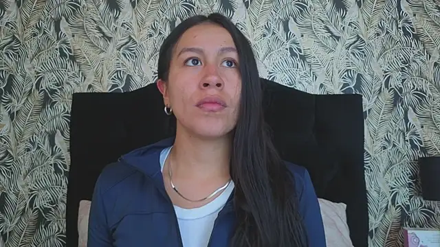 EmiGomez  online show from 12-19-25, 01:18