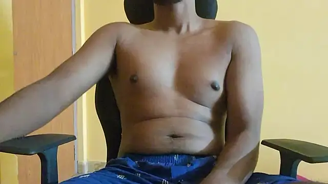 Snapshot of Aloneguy_bangalore chatting on 10-17-25, 07:05 Aloneguy bangalore online show from 10-17-25, 07:05