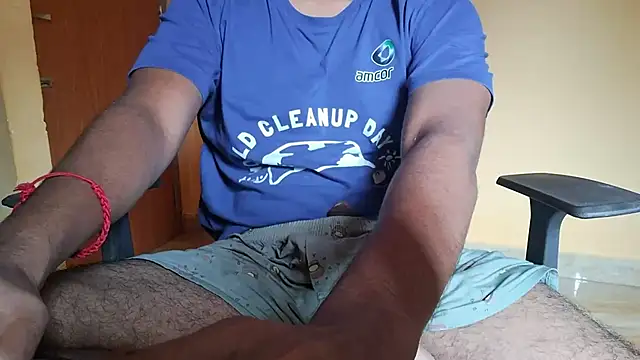 Snapshot of Aloneguy_bangalore chatting on 11-19-25, 08:14 Aloneguy bangalore online show from 11-19-25, 08:14