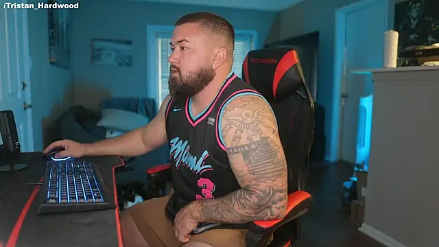 Snapshot of B_The_Creator_X chatting on 03-09-25, 10:41 B The Creator X online show from 03-09-25, 10:41