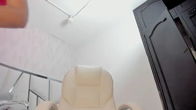 Victoriaa millers online show from 03-28-26, 08:08