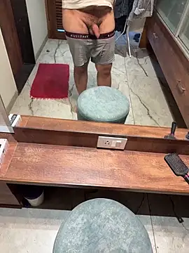 Snapshot of versatile_guy01 chatting on 10-12-25, 10:03 versatile guy01 online show from 10-12-25, 10:03