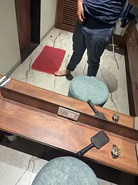 Snapshot of versatile_guy01 chatting on 10-14-25, 06:09 versatile guy01 online show from 10-14-25, 06:09