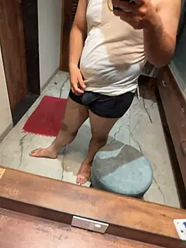 Snapshot of versatile_guy01 chatting on 10-20-25, 07:03 versatile guy01 online show from 10-20-25, 07:03