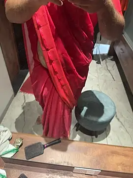 Snapshot of versatile_guy01 chatting on 10-24-25, 03:47 versatile guy01 online show from 10-24-25, 03:47