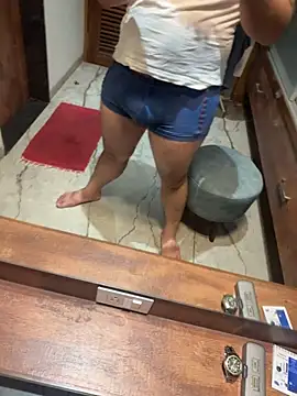 Snapshot of versatile_guy01 chatting on 11-01-25, 01:35 versatile guy01 online show from 11-01-25, 01:35