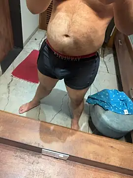 Snapshot of versatile_guy01 chatting on 02-08-26, 05:05 versatile guy01 online show from 02-08-26, 05:05