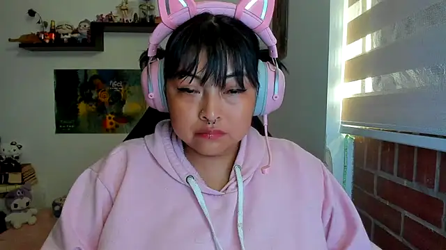 Shaddycute  online show from 03-10-26, 01:27