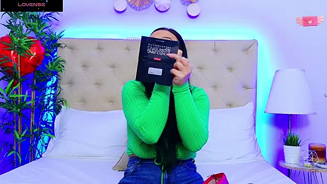 Snapshot of DaliyaArabian chatting on 03-18-25, 12:47 DaliyaArabian online show from 03-18-25, 12:47