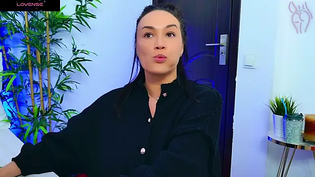 Snapshot of DaliyaArabian chatting on 10-24-25, 05:37 DaliyaArabian online show from 10-24-25, 05:37