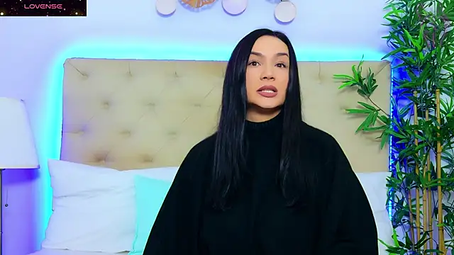 Snapshot of DaliyaArabian chatting on 11-18-25, 12:42 DaliyaArabian online show from 11-18-25, 12:42