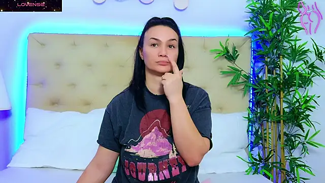 Snapshot of DaliyaArabian chatting on 11-21-25, 12:59 DaliyaArabian online show from 11-21-25, 12:59