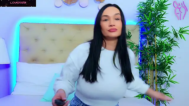 Snapshot of DaliyaArabian chatting on 11-24-25, 01:00 DaliyaArabian online show from 11-24-25, 01:00