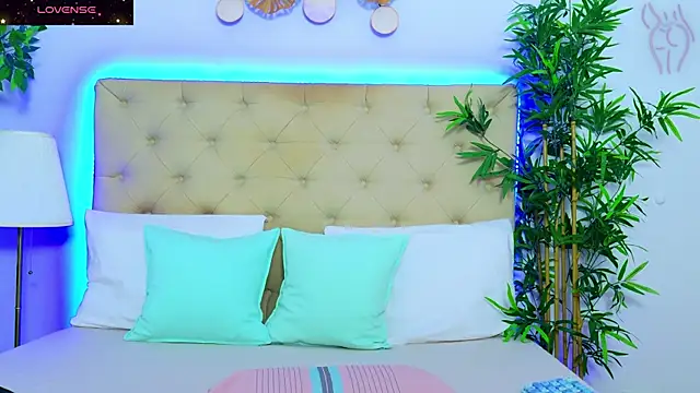 Snapshot of DaliyaArabian chatting on 11-25-25, 01:11 DaliyaArabian online show from 11-25-25, 01:11