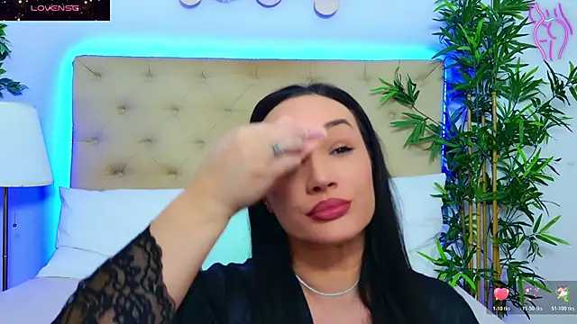 Snapshot of DaliyaArabian chatting on 11-28-25, 01:03 DaliyaArabian online show from 11-28-25, 01:03