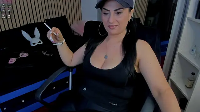 Snapshot of MistressMeghan chatting on 07-10-26, 01:47 MistressMeghan online show from 07-10-26, 01:47