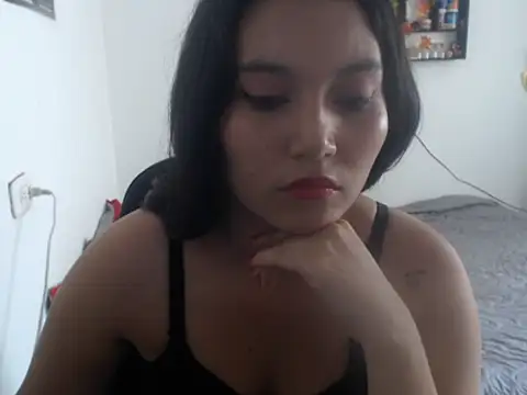 Snapshot of HannaKlein chatting on 02-03-25, 07:10 HannaKlein online show from 02-03-25, 07:10