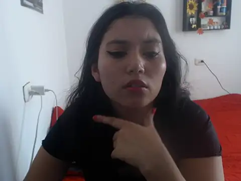 Snapshot of HannaKlein chatting on 02-04-25, 07:22 HannaKlein online show from 02-04-25, 07:22