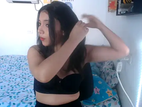 Snapshot of HannaKlein chatting on 09-23-25, 01:03 HannaKlein online show from 09-23-25, 01:03