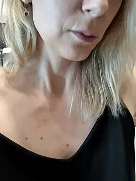 AvelinaLeoni online show from 10-23-25, 08:35